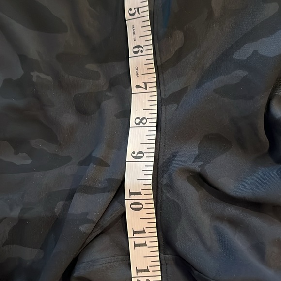Lululemon High Rise Cropped Pant Camo Black EUC‼️ - Picture 3 of 7